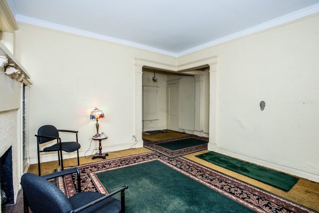 6646 S Minerva Avenue, Chicago, IL 60637