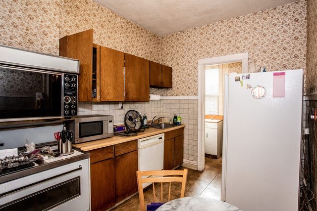 6646 S Minerva Avenue, Chicago, IL 60637