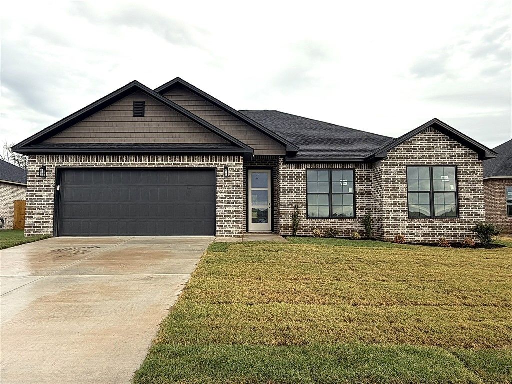 1318 Big Oak Drive, Alma, AR 72921