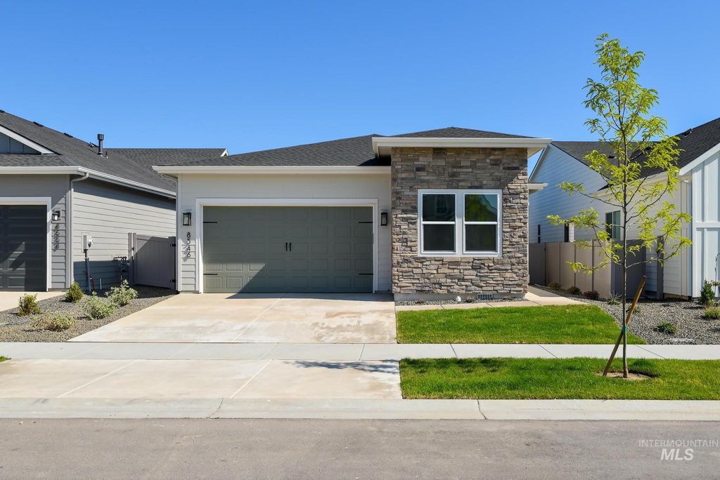 8546 W Chamblee St, Star, ID 83669