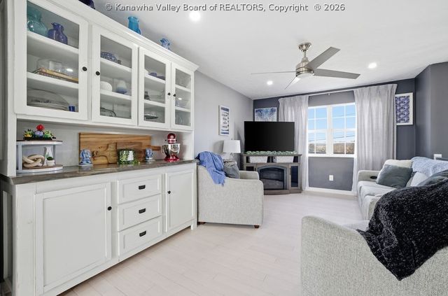 117 Rolling Meadows, Scott Depot, WV 25560