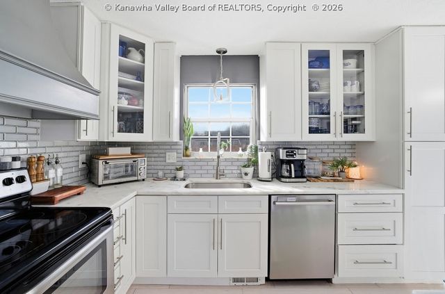 117 Rolling Meadows, Scott Depot, WV 25560