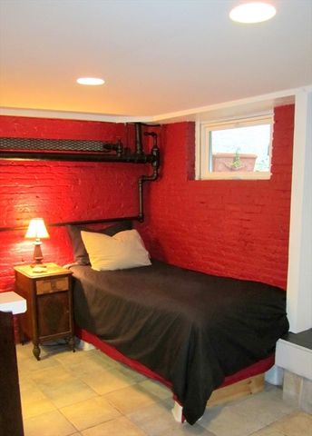 3 Goodwin Pl B, Boston, MA 02114