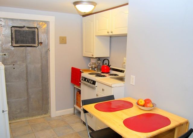 3 Goodwin Pl B, Boston, MA 02114