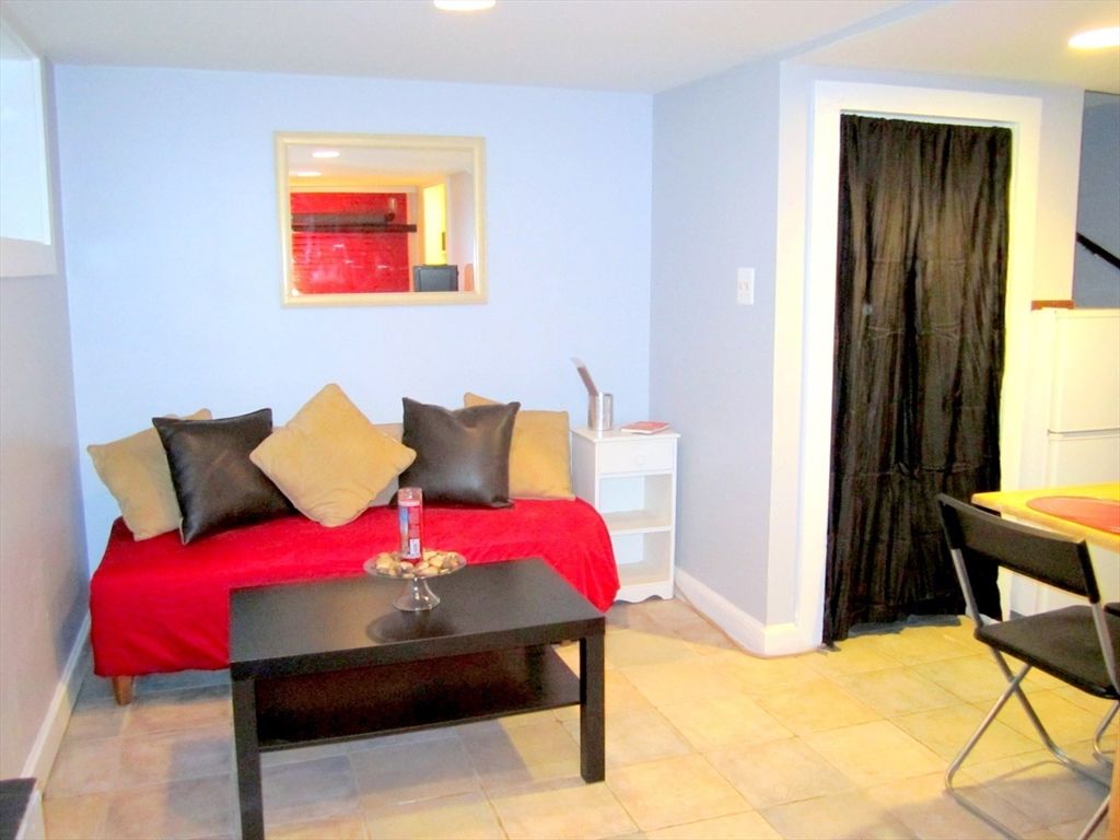 3 Goodwin Pl B, Boston, MA 02114