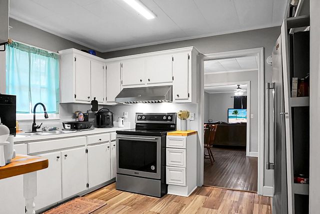 305 Forest Circle, Walterboro, SC 29488