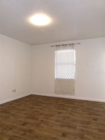 2409 Ventura Drive B, Arlington, TX 76015