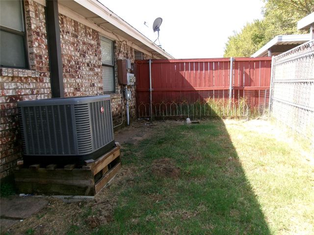 2409 Ventura Drive B, Arlington, TX 76015