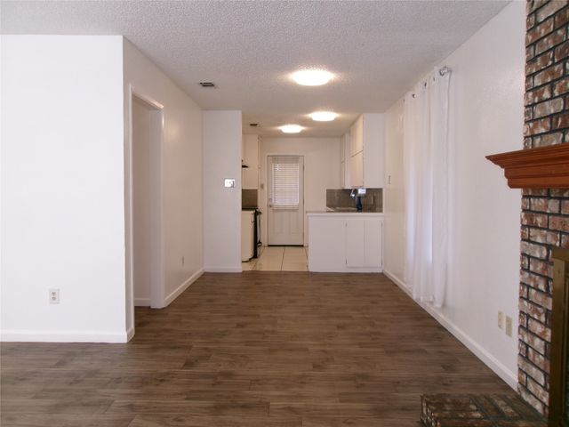 2409 Ventura Drive B, Arlington, TX 76015