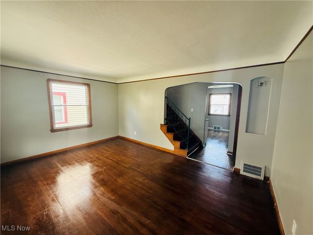 19807 Gardenview Drive, Maple Heights, OH 44137