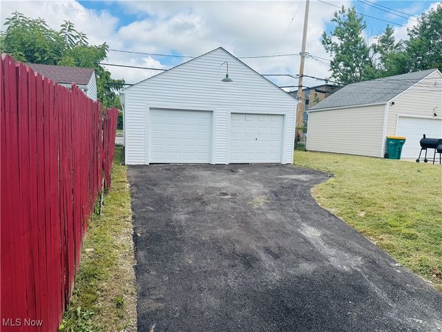 19807 Gardenview Drive, Maple Heights, OH 44137