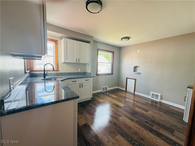 19807 Gardenview Drive, Maple Heights, OH 44137