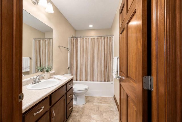 211 Kummrow COURT, Wales, WI 53183