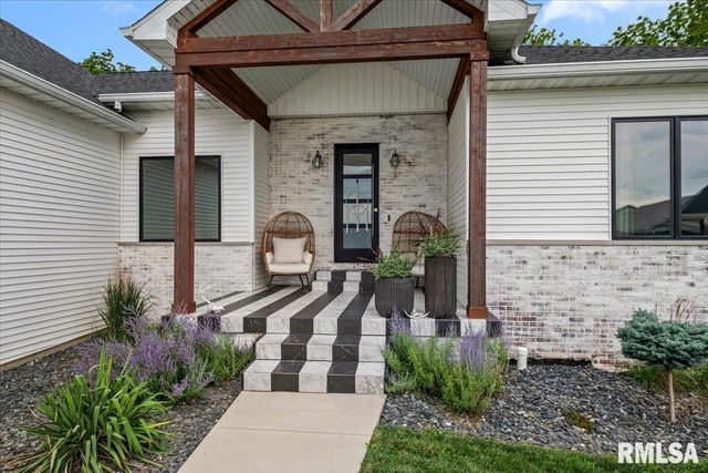 1923 Parthenon Court, Chatham, IL 62629