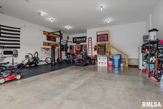 1923 Parthenon Court, Chatham, IL 62629