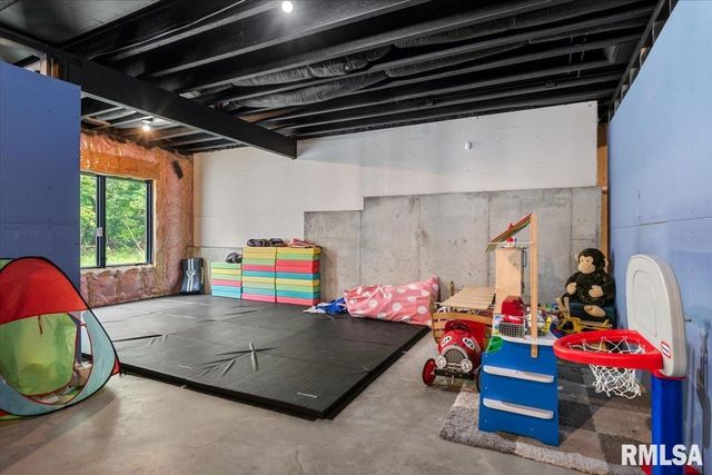 1923 Parthenon Court, Chatham, IL 62629