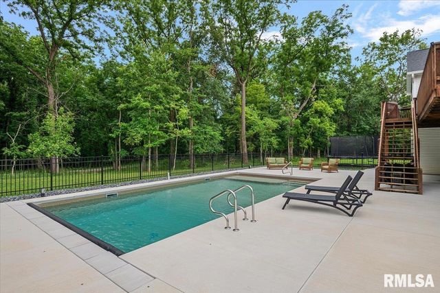 1923 Parthenon Court, Chatham, IL 62629