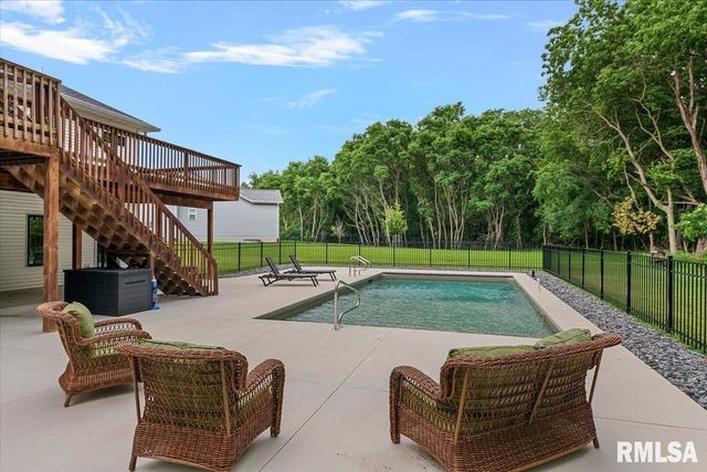 1923 Parthenon Court, Chatham, IL 62629
