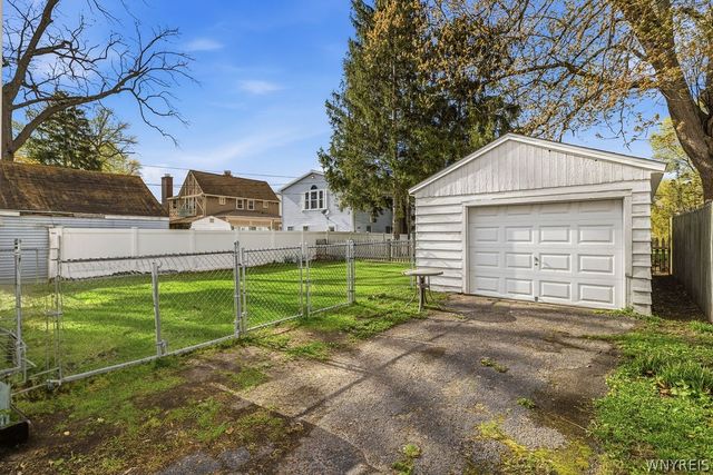8472 West Rivershore Drive, Niagara Falls, NY 14304