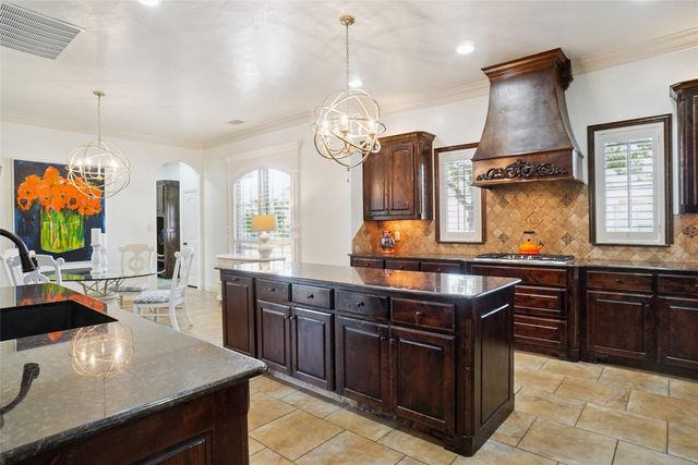 9100 Belshire Drive, North Richland Hills, TX 76182