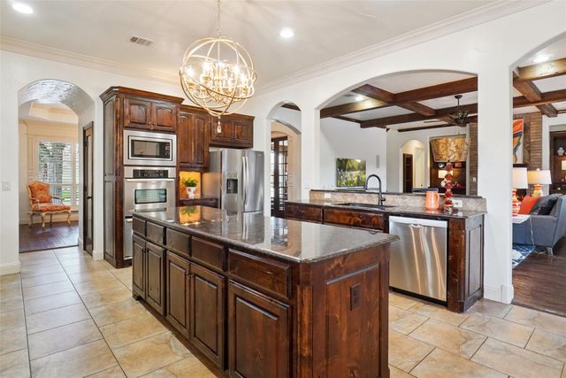 9100 Belshire Drive, North Richland Hills, TX 76182