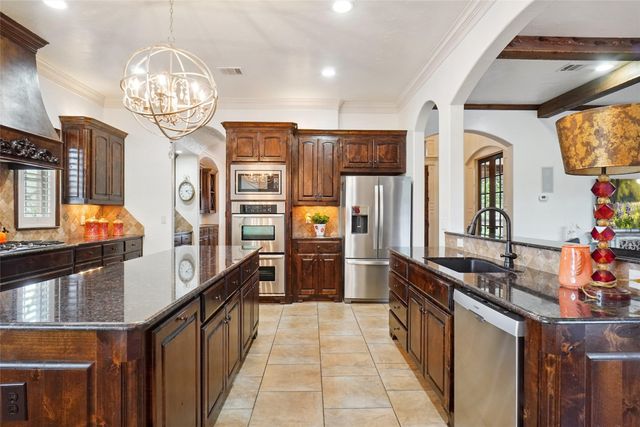 9100 Belshire Drive, North Richland Hills, TX 76182