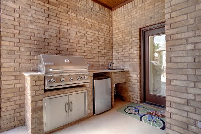 9100 Belshire Drive, North Richland Hills, TX 76182