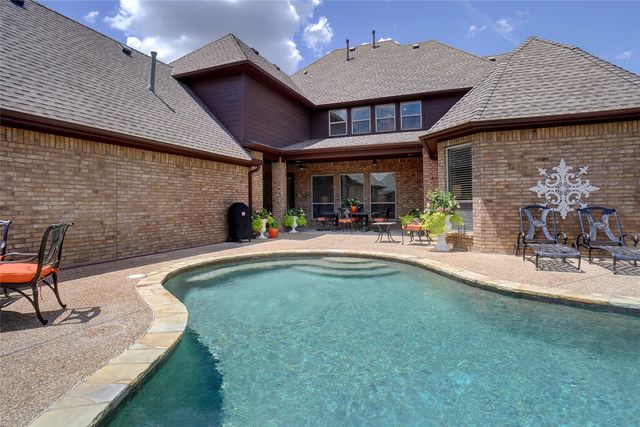 9100 Belshire Drive, North Richland Hills, TX 76182