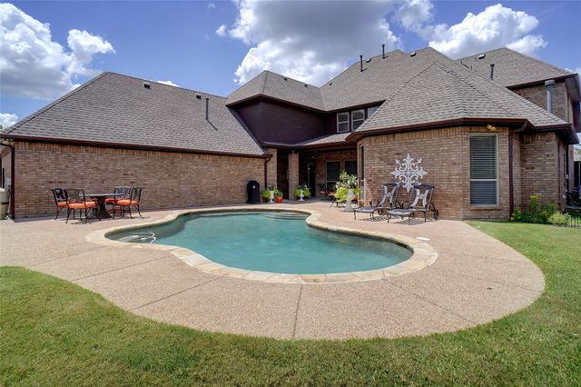 9100 Belshire Drive, North Richland Hills, TX 76182