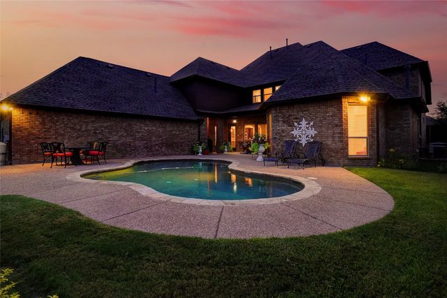 9100 Belshire Drive, North Richland Hills, TX 76182