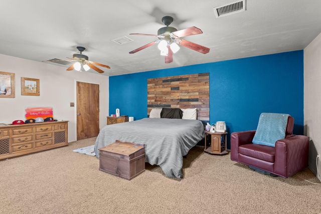 407 Pine Street, Levelland, TX 79336