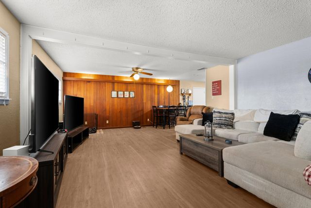 407 Pine Street, Levelland, TX 79336