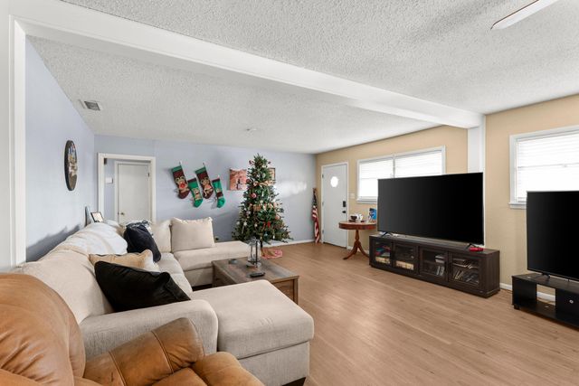 407 Pine Street, Levelland, TX 79336