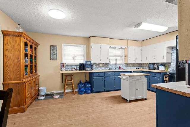 407 Pine Street, Levelland, TX 79336