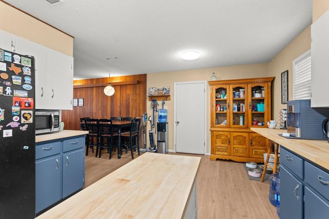 407 Pine Street, Levelland, TX 79336