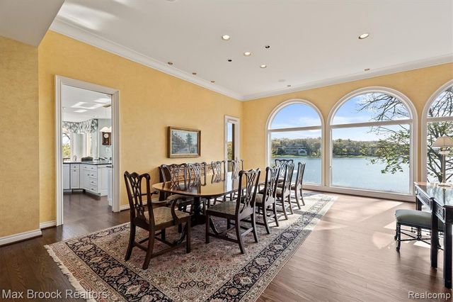 1832 Long Lake Shore Drive, Bloomfield Hills, MI 48302