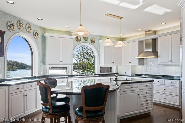 1832 Long Lake Shore Drive, Bloomfield Hills, MI 48302