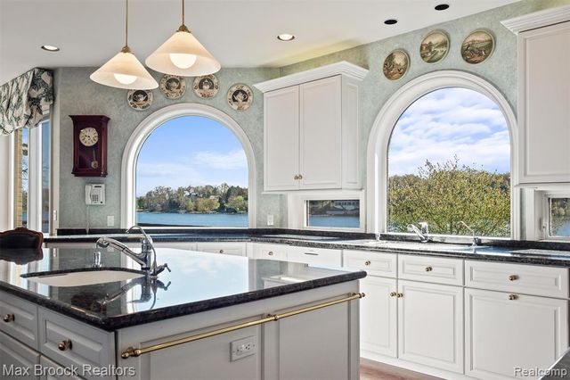 1832 Long Lake Shore Drive, Bloomfield Hills, MI 48302