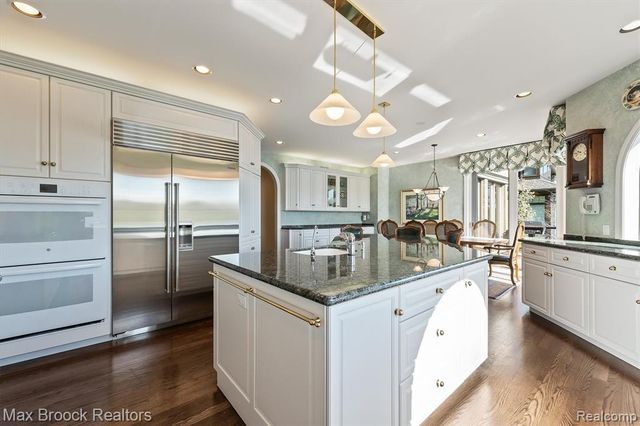 1832 Long Lake Shore Drive, Bloomfield Hills, MI 48302