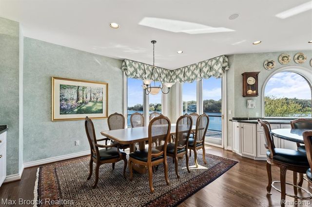 1832 Long Lake Shore Drive, Bloomfield Hills, MI 48302