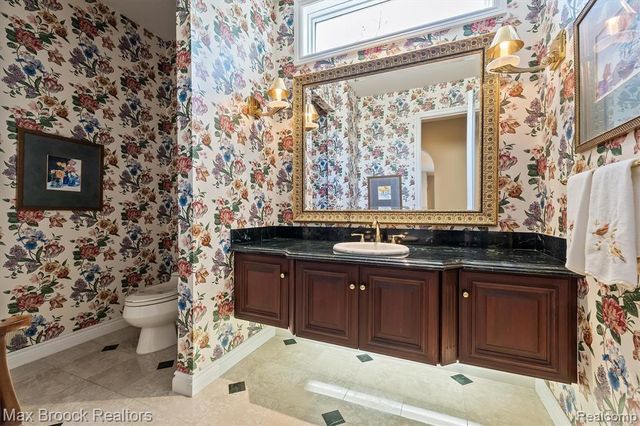 1832 Long Lake Shore Drive, Bloomfield Hills, MI 48302
