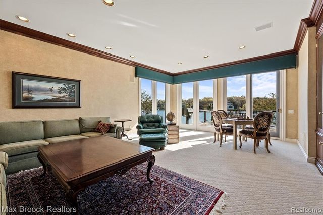 1832 Long Lake Shore Drive, Bloomfield Hills, MI 48302