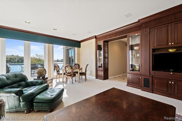 1832 Long Lake Shore Drive, Bloomfield Hills, MI 48302