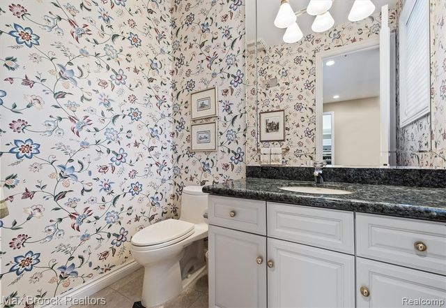 1832 Long Lake Shore Drive, Bloomfield Hills, MI 48302