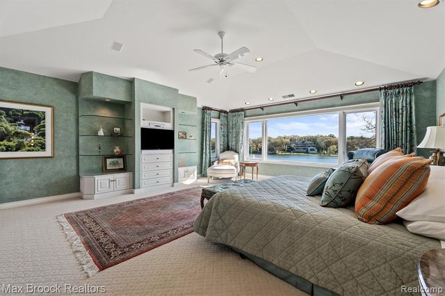 1832 Long Lake Shore Drive, Bloomfield Hills, MI 48302