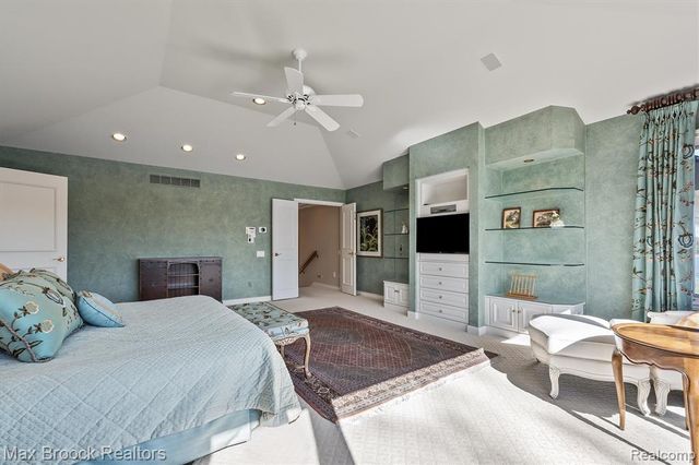 1832 Long Lake Shore Drive, Bloomfield Hills, MI 48302
