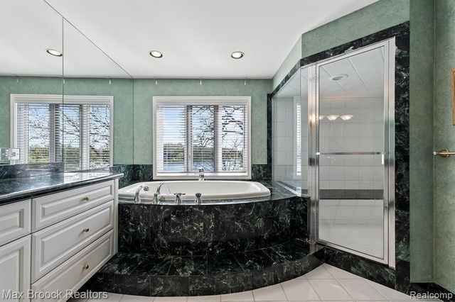 1832 Long Lake Shore Drive, Bloomfield Hills, MI 48302