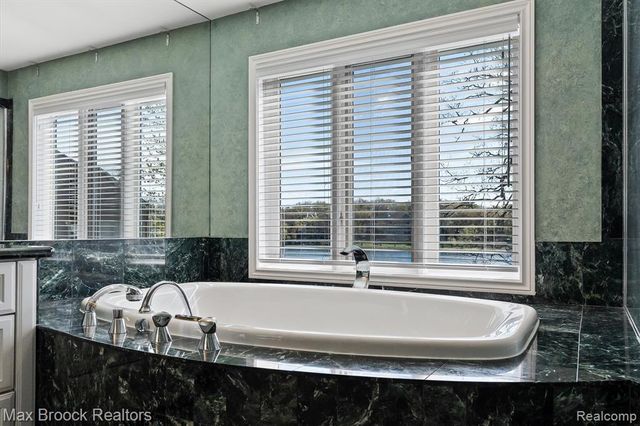1832 Long Lake Shore Drive, Bloomfield Hills, MI 48302