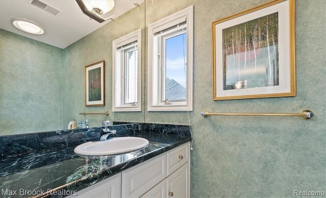 1832 Long Lake Shore Drive, Bloomfield Hills, MI 48302