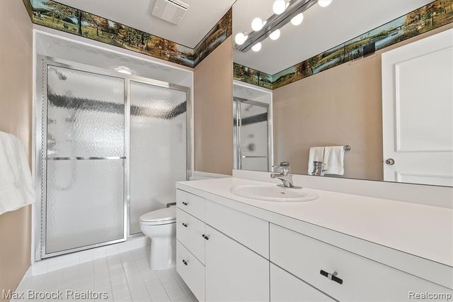 1832 Long Lake Shore Drive, Bloomfield Hills, MI 48302